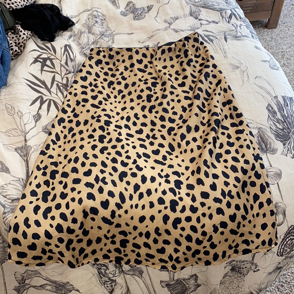 Leopard print midi skirt